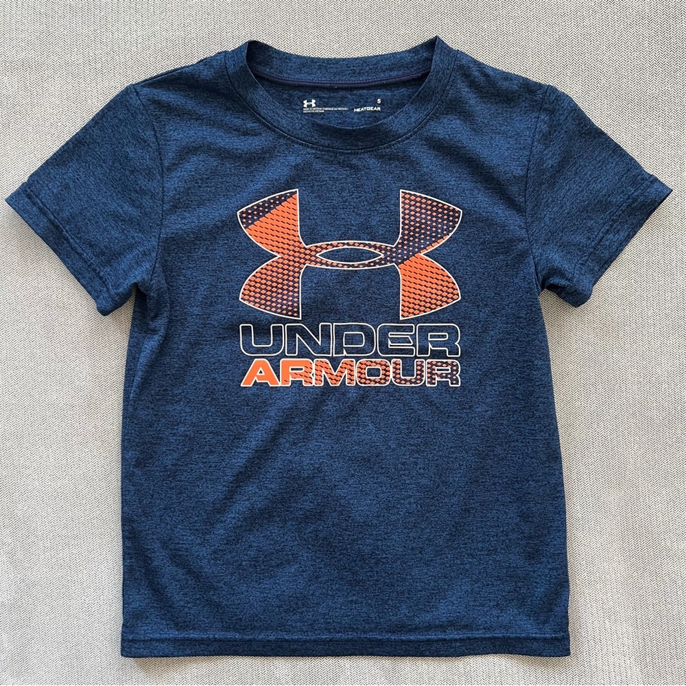 🆕 EUC Under Armour navy blue and orange logo tee size 5